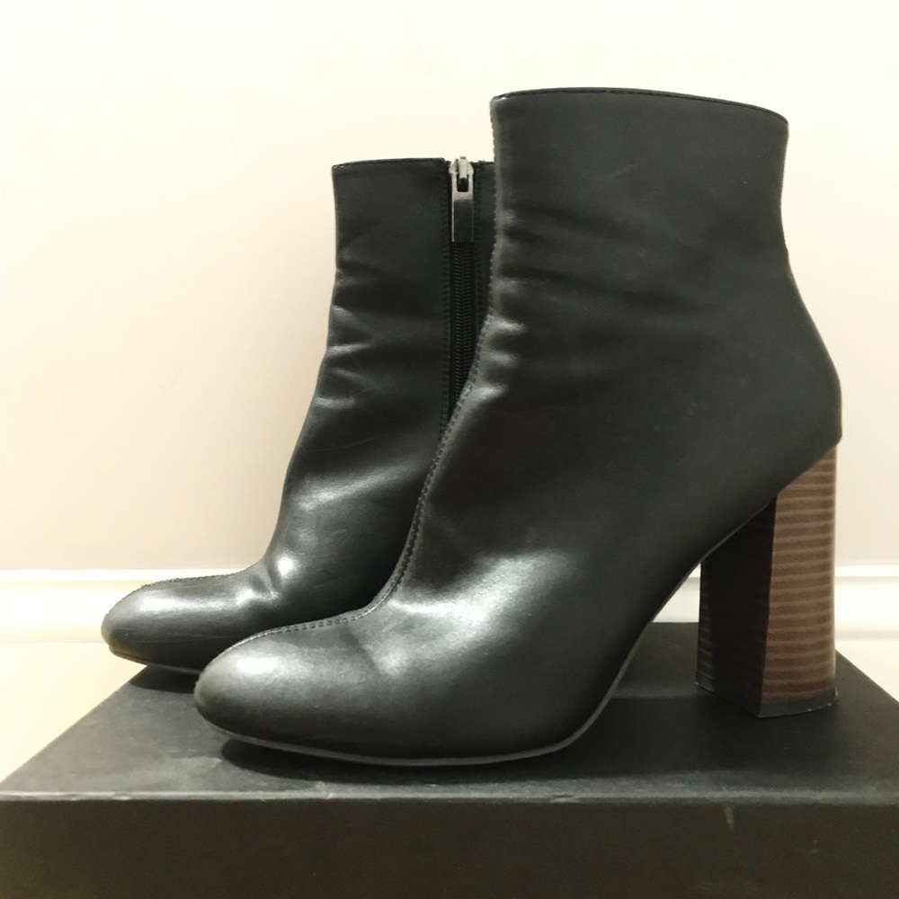 STUNT on em in these Black Heeled booties